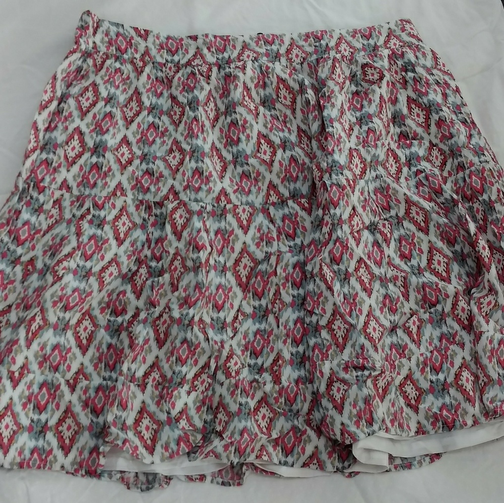 Adorable DOWNEAST skirt with exposed back zipper
